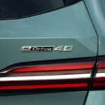 BMW i5 Touring skilt 2