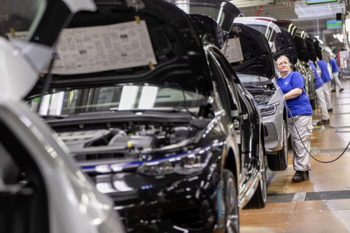 Volkswagen plant Wolfsburg, Golf Production kinesiske bildele