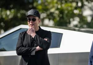 tesla-ejere sagsøger musk