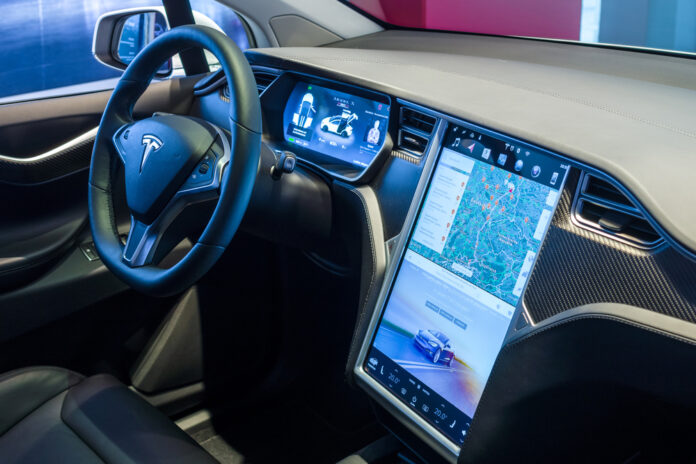 Fra elmotorer til smarte dashboards Den teknologiske revolution i nye biler Fra elmotorer til smarte dashboards Den teknologiske revolution i nye biler